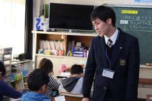 小・中・高の連携 吉田高校の教育ボランティアの様子です