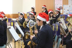 ランチタイムの楽しいひととき～吹奏楽部クリスマスコンサート～