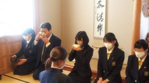令和2年度 吉田高校茶道部 部内発表会の様子です