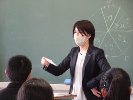 下吉田中学校出前授業(高校の先生方から学ぶ会）に行ってきました