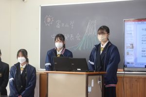 第２学年総合的な探究の時間（富士山学）中間発表会が行われました