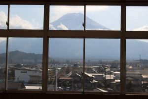 令和４年度総合的な探究の時間「富士山学」分野別発表会が行われました。