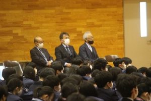 ラグビー元日本代表奥脇教先生の日本代表のジャージ寄贈式が行われました。