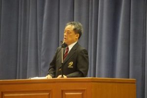 ラグビー元日本代表奥脇教先生の日本代表のジャージ寄贈式が行われました。