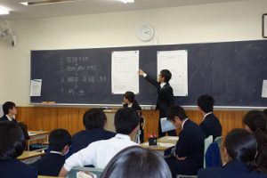 弁護士出前授業が行われました