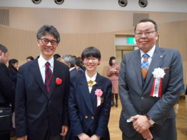 祝 金賞・トンボ学生服賞 受賞　美術部3年　渡邊京子さん