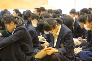 「社会を知る」講話　織物づくりから学んだこと