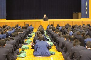 「社会を知る」講話　織物づくりから学んだこと