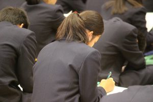「社会を知る」講話　織物づくりから学んだこと