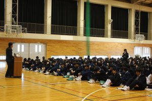 「社会を知る」講話　織物づくりから学んだこと