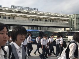修学旅行団 那覇空港に到着しました