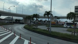 修学旅行団 那覇空港に到着しました