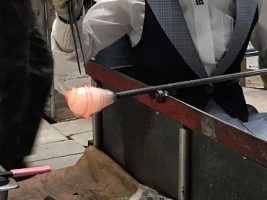 修学旅行団2日目 体験学習の様子です
