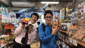 修学旅行団2日目 体験学習の様子です