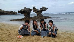 修学旅行団2日目 体験学習の様子です