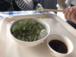 修学旅行団2日目 体験学習の様子です