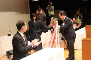 第67回全国高等学校スケート競技選手権大会の開始式の様子です