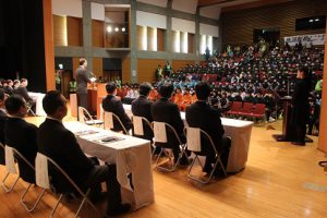 第67回全国高等学校スケート競技選手権大会の開始式の様子です