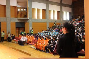 第67回全国高等学校スケート競技選手権大会の開始式の様子です