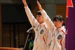 第67回全国高等学校スケート競技選手権大会の開始式の様子です