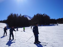 第1学年 スキー・スノーボード教室の様子です