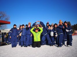 第1学年 スキー・スノーボード教室の様子です