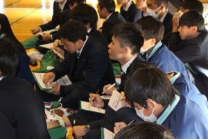 第2学年総合的な学習の時間「富士山学」研究発表会が行われました