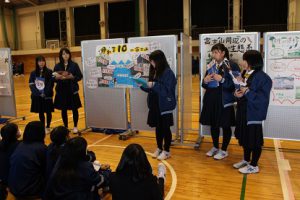 第2学年総合的な学習の時間「富士山学」研究発表会が行われました