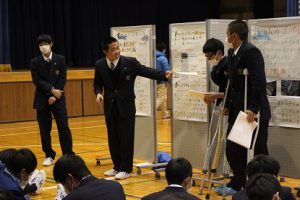 第2学年総合的な学習の時間「富士山学」研究発表会が行われました
