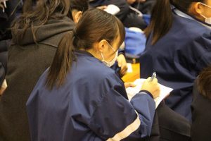 第2学年総合的な学習の時間「富士山学」研究発表会が行われました