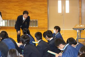 第2学年総合的な学習の時間「富士山学」研究発表会が行われました