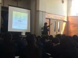 第2学年志望理由書サポート講座全体講演会が行われました