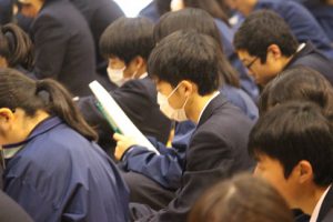 第1学年 小論文講座が行われました