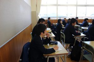 平成29年度1･2学年オープンスタディー（OS）「卒業生の話を聞く会」が行われました
