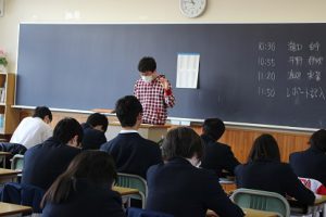 平成29年度1･2学年オープンスタディー（OS）「卒業生の話を聞く会」が行われました
