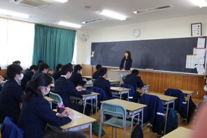 平成29年度1･2学年オープンスタディー（OS）「卒業生の話を聞く会」が行われました