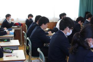 平成29年度1･2学年オープンスタディー（OS）「卒業生の話を聞く会」が行われました