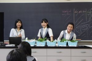 アメリカ合衆国ケネディーハイスクールよりDan先生と7名の生徒が来校しています