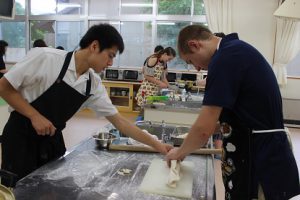 吉田のうどん作りに挑戦しました