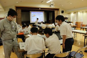 平成30年度山梨大学ものづくり出張授業(メカパイロット出前授業)が行われました