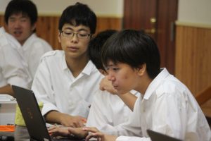 平成30年度山梨大学ものづくり出張授業(メカパイロット出前授業)が行われました