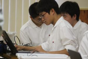 平成30年度山梨大学ものづくり出張授業(メカパイロット出前授業)が行われました