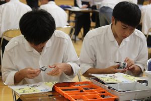 平成30年度山梨大学ものづくり出張授業(メカパイロット出前授業)が行われました