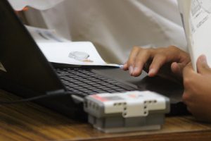 平成30年度山梨大学ものづくり出張授業(メカパイロット出前授業)が行われました