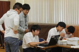 平成30年度山梨大学ものづくり出張授業(メカパイロット出前授業)が行われました