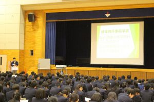 多面的多角的な考え方を～2学年 沖縄修学旅行事前学習～
