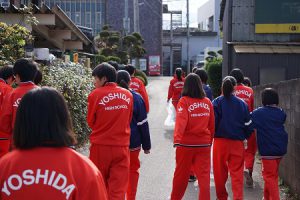 1学年学校周辺の環境美化活動を行いました
