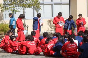1学年学校周辺の環境美化活動を行いました