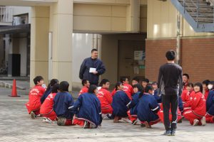 1学年学校周辺の環境美化活動を行いました