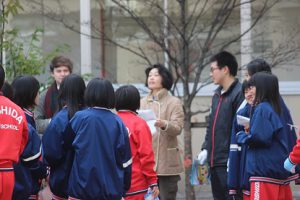 1学年学校周辺の環境美化活動を行いました